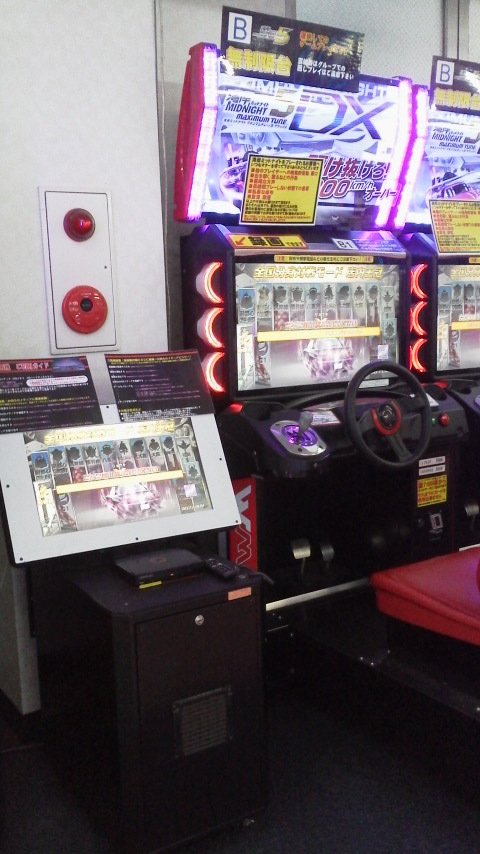ラッキー中央店フェリシダ Twitterissa 設置情報 湾岸ミッドナイト5dxに録画機を設置しました 8台中の一番左の無制限台席です 録画方法は録画機画面上のpopをご覧下さい 保存メディアとしてusbメモリが必要となりますのでご持参下さい 店頭での販売はして