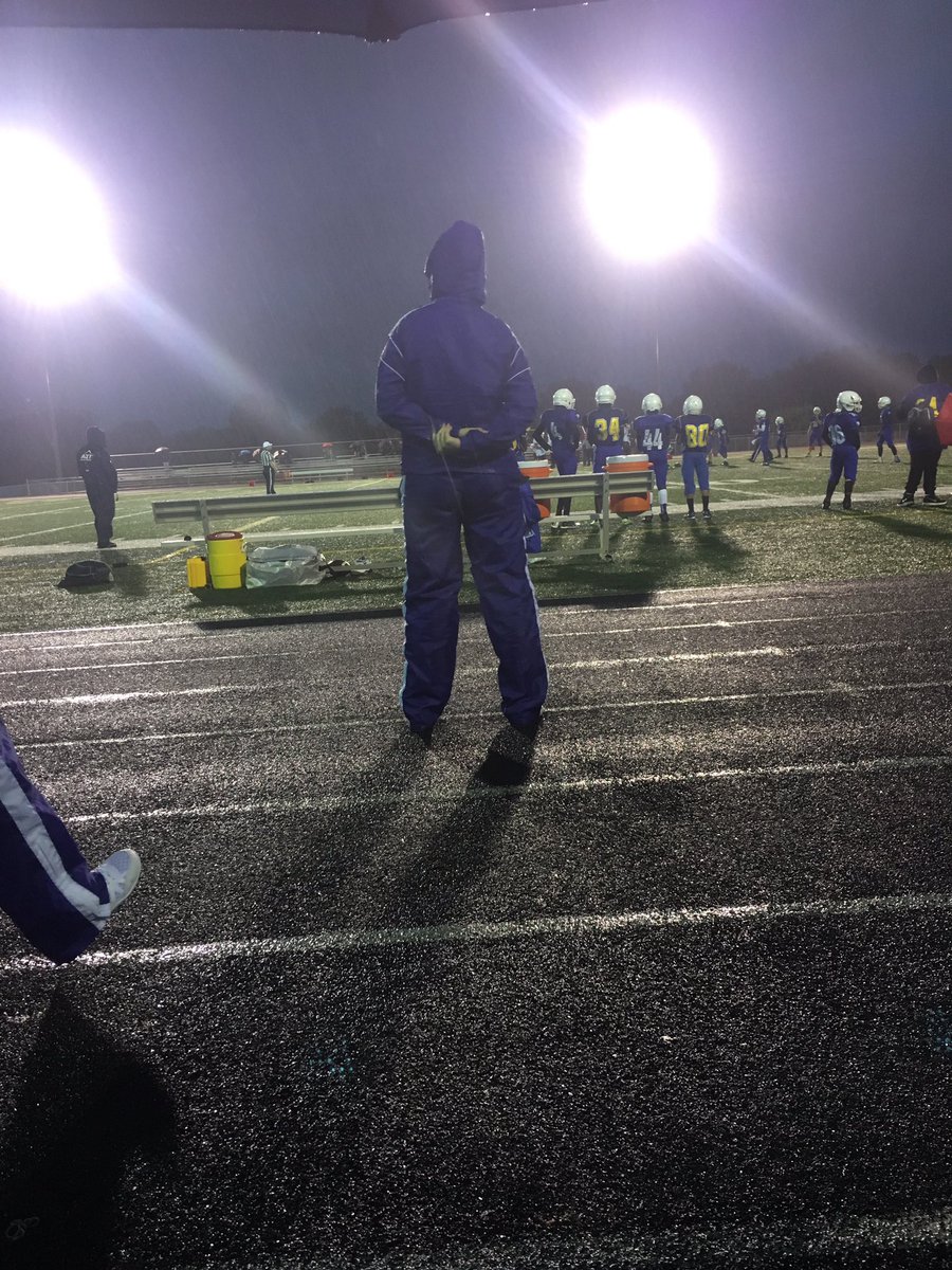 EaglesSpirit's tweet photo. Good job, jv! Cheering in the rain for your team! #weareAHS https://t.co/8oe3ukjdLG