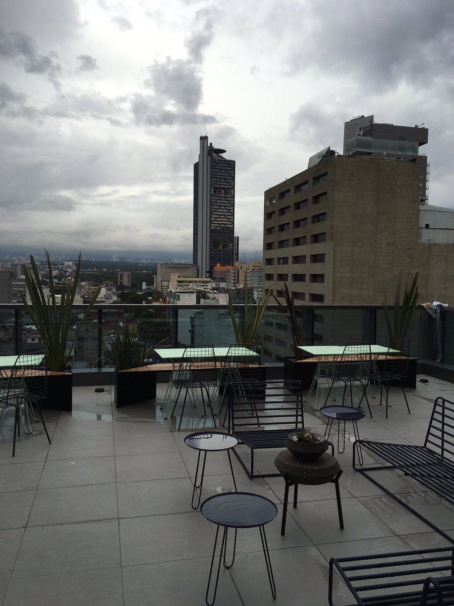 HFMexicoCity's tweet image. De la terraza de @WeWorkMEX se ve la planta 33 del @CIBBVA, ya con los preparativos del Meetup #hfcdmx #aiscdmx
