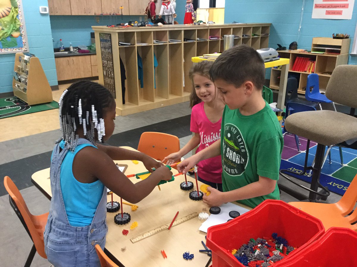 WAESWestASD's tweet image. WAES students are hard at work constructing a bridge strong enough to hold 3lbs.  Mrs. Johnson may need to ⬆️ their budgets!  #applylearning