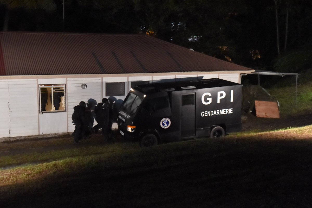 .<a href="/BCazeneuve/">Bernard Cazeneuve</a> débute une visite de 5 jours aux Antilles et en Guyane pour illustrer les mesures du plan de sécurité #outremer