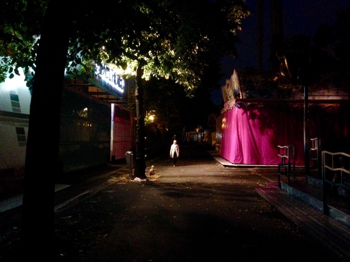 lapremiere's tweet photo. Pas un chat à la #foire de Liège ce matin! Elle débute demain. @SebastienGeoris a pris un peu d'avance #matin1 #oeildumatin https://t.co/1ABW2SNn7T