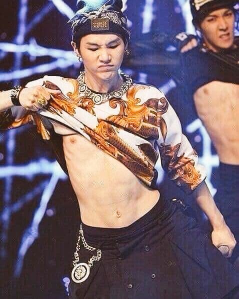 the_hyungi's tweet photo. me;SAYY AUCHHH!! FOR YOONGI 
ALL; AUCHHHH!!

#sexyyoongi
#bulletproof 
#wifeuuu https://t.co/S8eBFVfkDK
