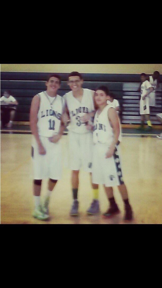 Santi_Cortess's tweet photo. AAU teams, different schools, played against each-other, ily bro happy birthday❤️ 🐉 #1twopunch #ulegal https://t.co/Wr4Dflord8