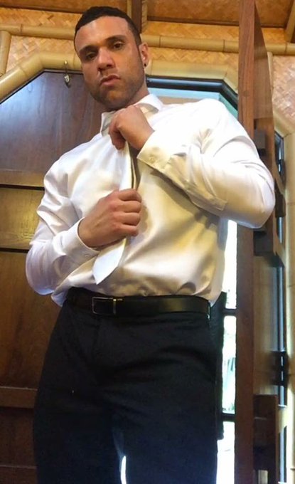 White tie😈 https://t.co/XlDdqstH17<a href="/tag/fluffed"class="tags"><span>#fluffed</span></a>