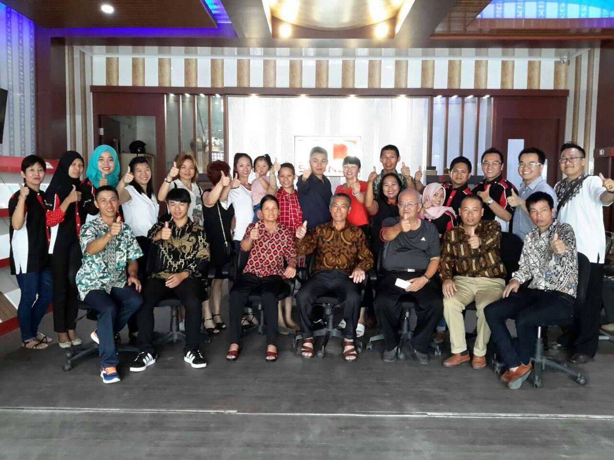 shunda_sumut's tweet photo. Kami mengucapkan selamat atas pernikahan dari Direktur kami, Bapak Zhang Jia Mao, dan Ibu Julianti. 
 Selamat menempuh hidup baru! https://t.co/rtdFtotVOZ