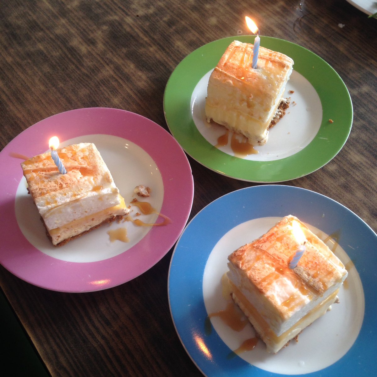 ashleysochan's tweet photo. My university friends are spoiling me too much. 😭😭 Thank you #surprisenumber2 @jooybayot @lemmmyboy #Yusuke #Frozenbrazo https://t.co/nIJA7fUI26