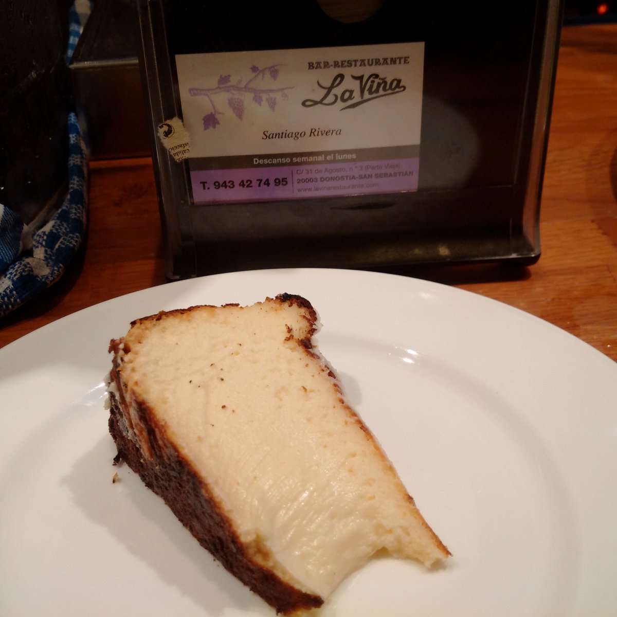 kunalju's tweet photo. Trust me, this has to be the best #cheesecake in the world! #LaVina @SSTurismo #citybytes #food #eurotrip @spain 😇 https://t.co/KaUqmAJljg