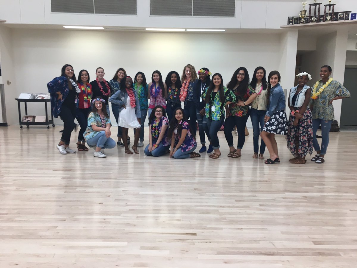 MCardettes's tweet photo. 🌺Cardettes Leí out the eagles 🌺 https://t.co/1IMqouLPHr
