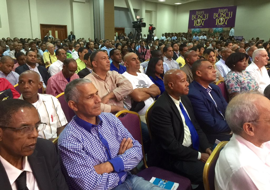 temomontas's tweet photo. Conferencia patrocinada por la Secretaria de Asuntos Económicos del PLD sobre los 43 años del PLD y los 20 año de llegada del PLD al Poder https://t.co/aT0CVt3b8Z