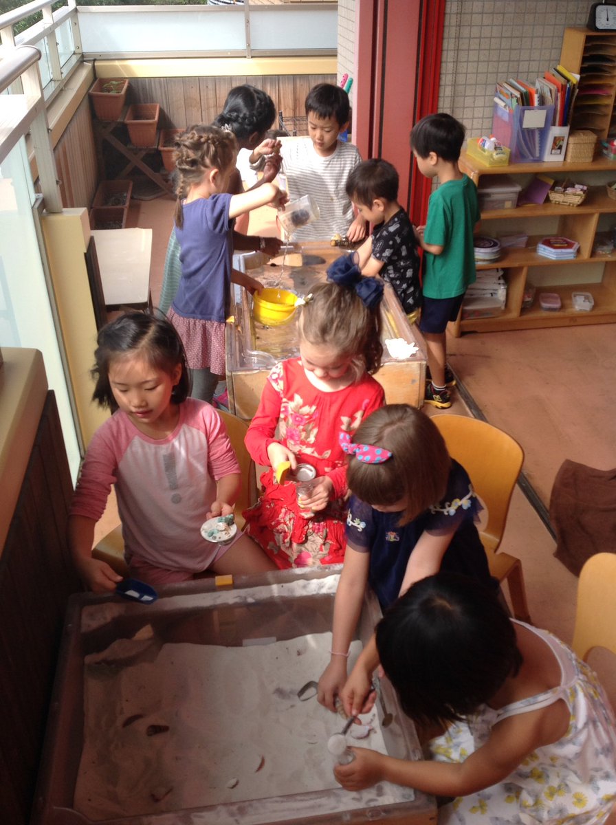 elcasij's tweet photo. A beeeautiful day for sand and water play! ☀️

#asij #asijelc #waterplay #sandtable #kindergarten #earlychildhood #usingourhandstolearn https://t.co/kZ4TgzSHLv