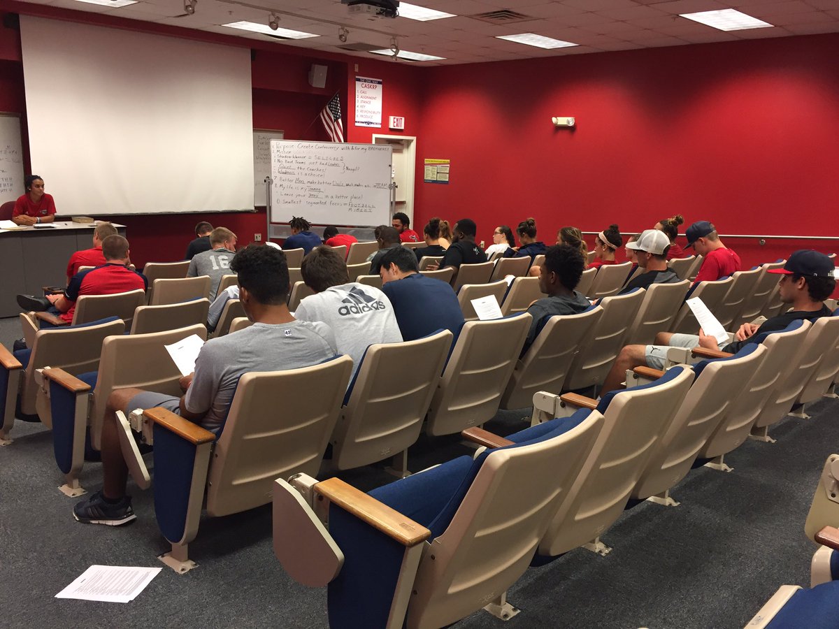 FCAFAU's tweet photo. Another good Word going forth at FCA from @Summer_Damiano! "God doesn't come and go. God LASTS." Isaiah 40:27 #FAUFCA #Confidence https://t.co/8twxSt27i6