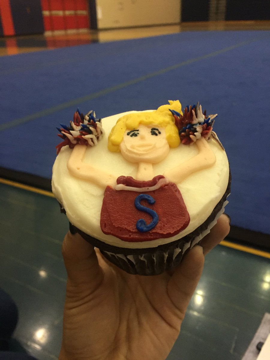 SEHSCoedCheer's tweet photo. How cute are these cupcakes?!?! π #stormcheer #happyhomecomingweek @SEHS_JVCheer https://t.co/VUxq4kYXbN