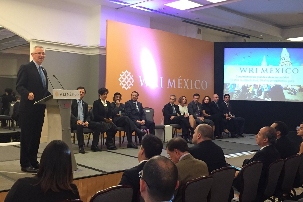 WRI_Ciudades's tweet photo. "Por qué WRI en México? Porque tiene grandes compromisos de desarrollo sustentable. México es importante para el mundo" @AndrewSteerWRI https://t.co/KrryU05aBb