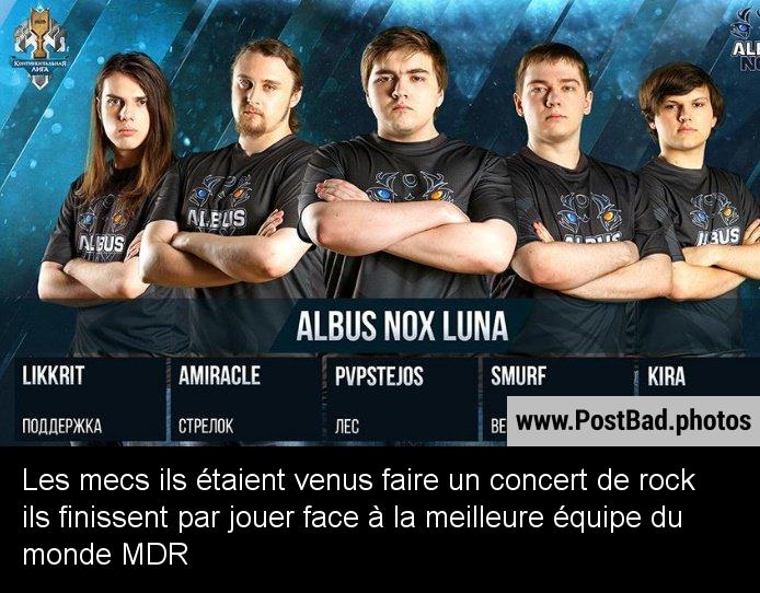 Post_Bad_Photos's tweet photo. Les mecs ils étaient venus faire un concert de rock ils finissent par jouer face à la meilleure équipe du monde MDR https://t.co/gEdgDFkKGt https://t.co/Bh5w2X6onz