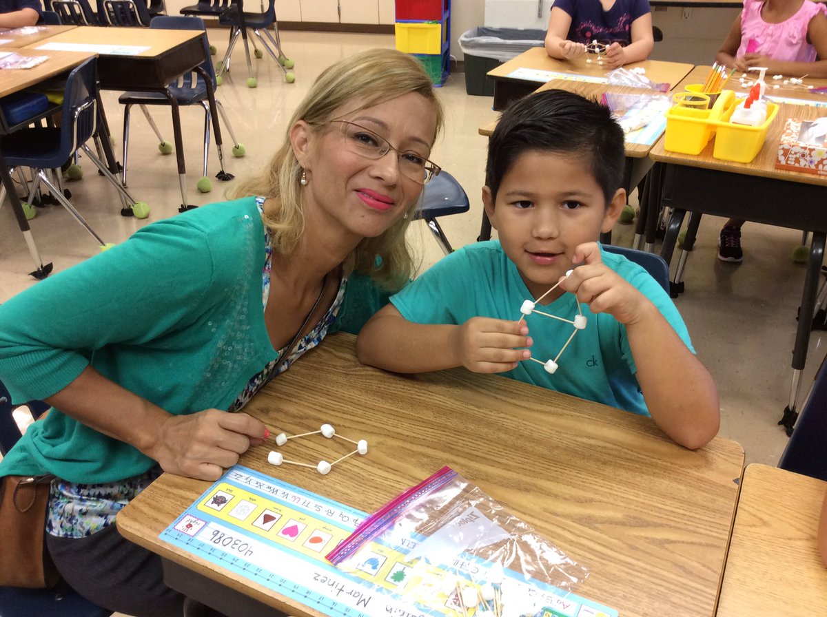 MrsPacettiBCE's tweet photo. Fun morning with our families doing some STEAM activities in the classroom! @BCEBobcat https://t.co/hPSzDjDkjq
