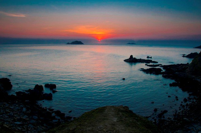 auroraquynhon's tweet photo. The gorgeous sunrise views on beach. #Quynhon  #sunrise #attractions https://t.co/0g5qx1dgeD