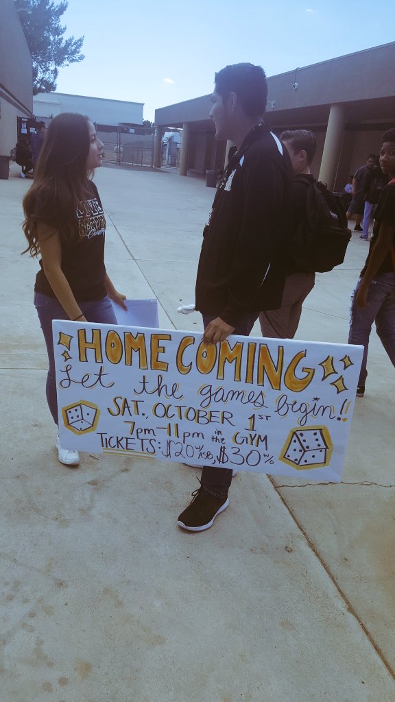 HHS_Scorpions_'s tweet photo. Homecoming game is tomorrow, be sure to wear #backandgold!🦂 https://t.co/yhUrPlk0Z1