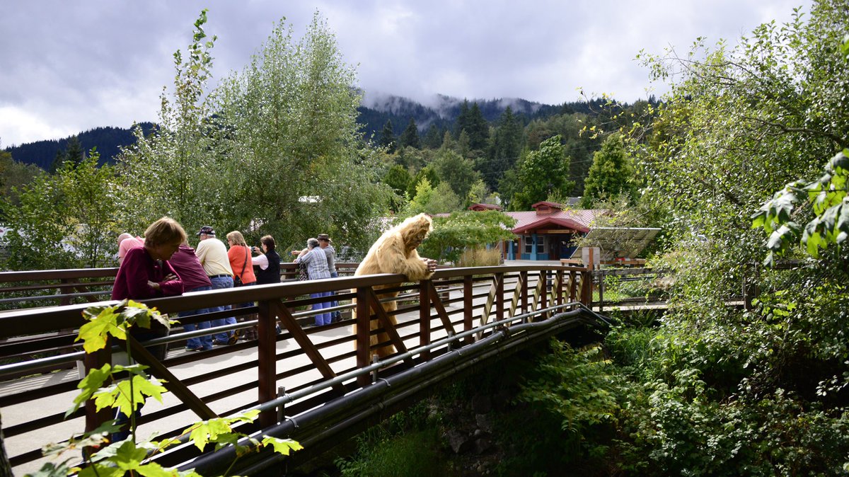 Everybody is gathering for #SalmonDays — and we mean everybody. #Findependent #LegendaryIssaquah