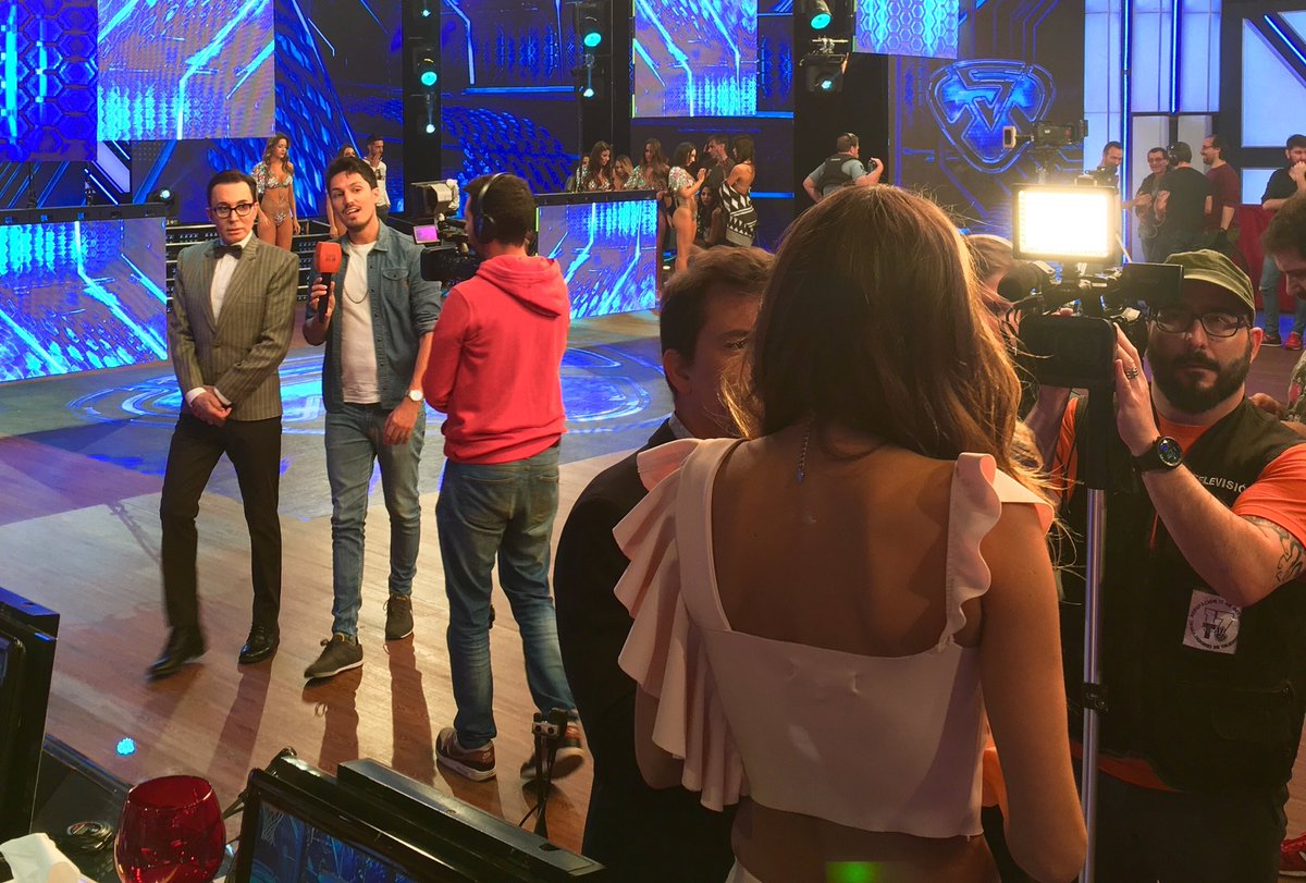 AngeldebritoOk's tweet photo. La noche del reencuentro de @pampitaoficial y @MarceloPolino ya viene #Bailando2016 https://t.co/OSBbJqPPXh