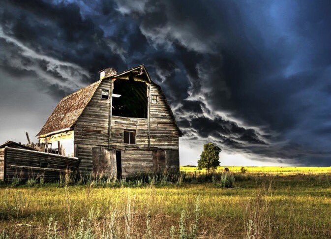 Skstormchaser's tweet photo. If you haven't checked out my website yet stop in &amp; have look truly some of the best #storm #photography in #Canada https://t.co/1KmvKitCu5 https://t.co/bvSCDhEpwv