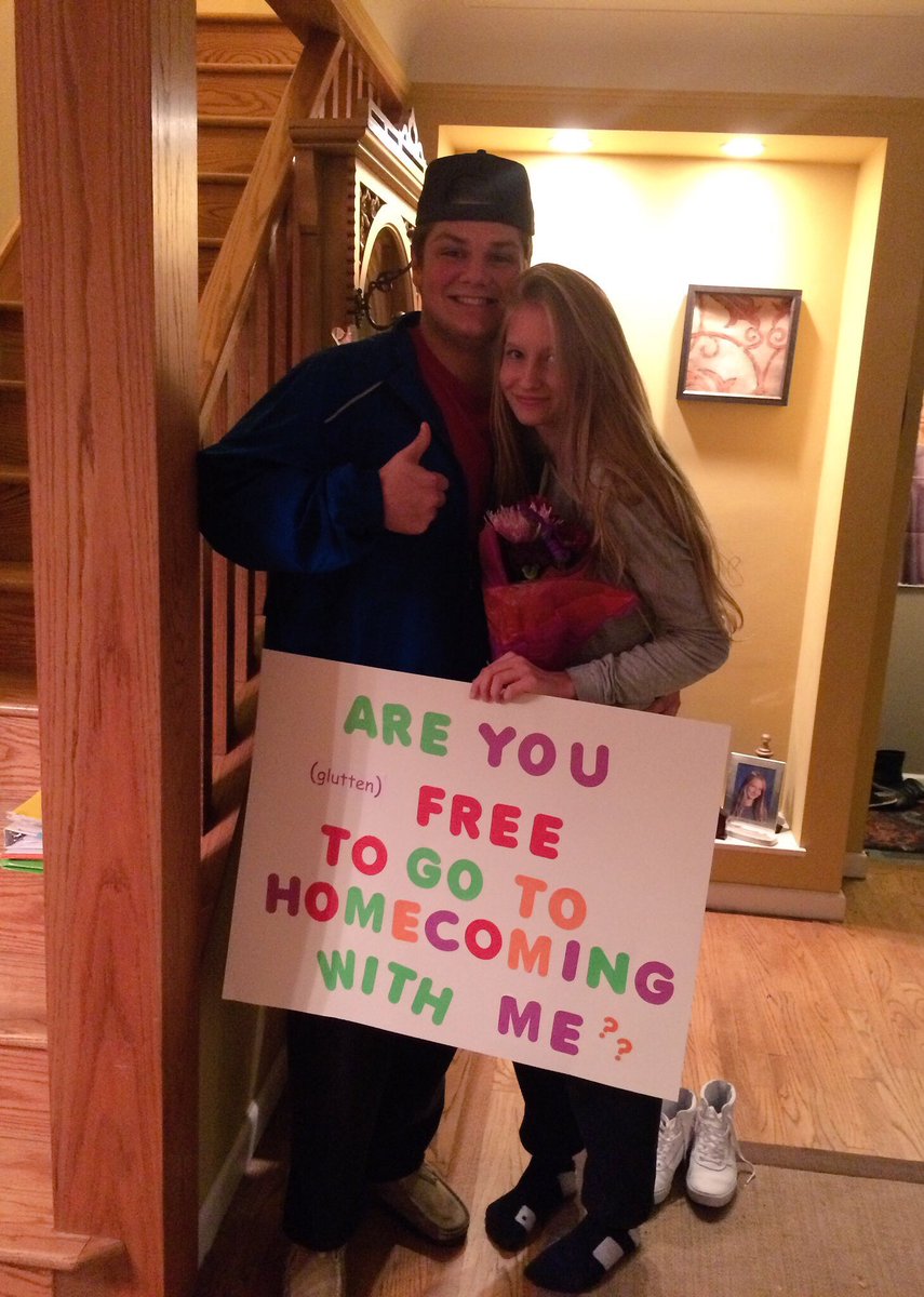emilynummer's tweet photo. Homecoming!!! 🍞🍞🚫🚫 @m_aquino74 @KatieMartinek https://t.co/muaN6H1mU4