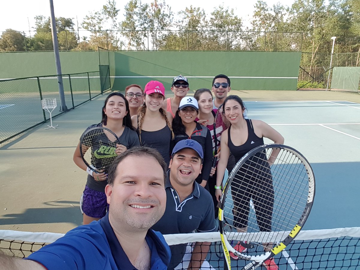 JuanRiveraDMC's tweet photo. @DmcTrina  otra con las Sharapovas y Federesssssss #supercampeonesDMC https://t.co/a90HHe1vEa