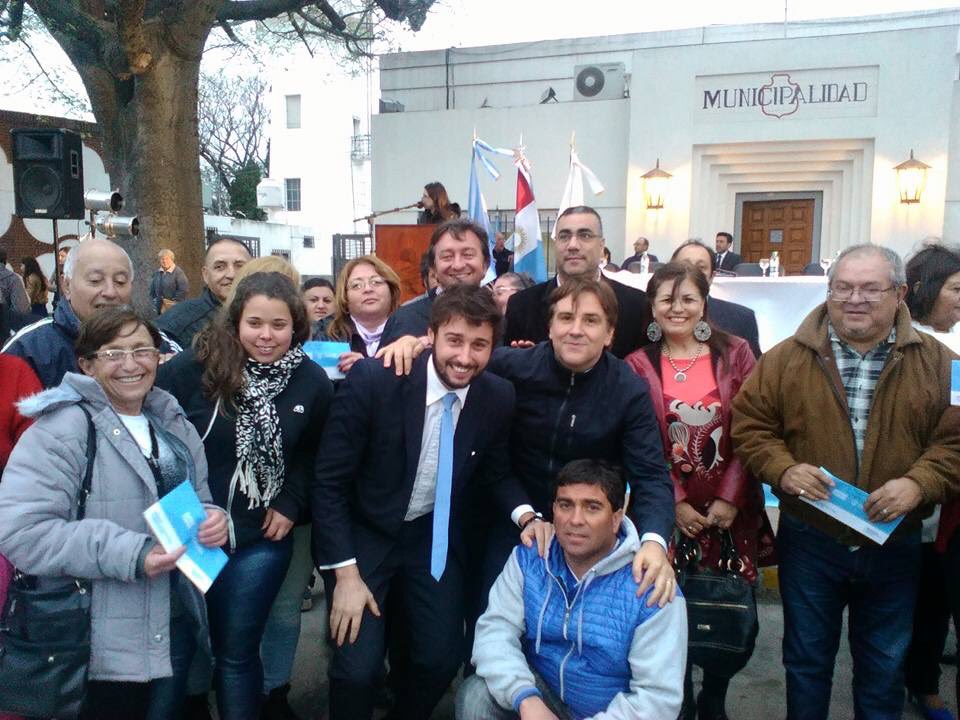 Junto a <a href="/MartinLlaryora/">Martín Llaryora</a> @Leg_Gutierrez <a href="/MatiasViolaOK/">Matias Marcelo Viola</a> Entrega de 34 vida digna y Aportes para cordón cuneta y obra de agua potable. Gracias!