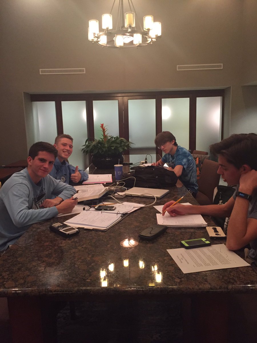BHHSXCTF's tweet photo. Can't stop that life #tracknerds #bhxc https://t.co/lmEsaWSFP6