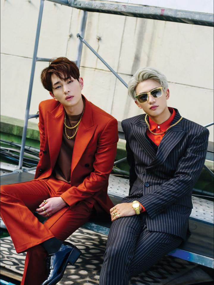 xyuan_'s tweet photo. My oppas are rich af people look at dem gold rings, gold necklace, gold watches and gold specs 👑 #SHINee1of1 #SLAYNee https://t.co/BZEQbsfk6n