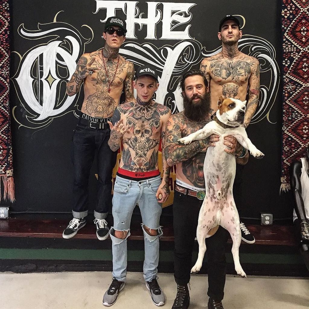 TheRealJimmyQ's tweet photo. When it's 105 degrees in DTLA even the dog has to get topless #inkGameStrong #DtLa #5thAndLa #WhereIsFall #endlesss… https://t.co/Q71zxjcf95