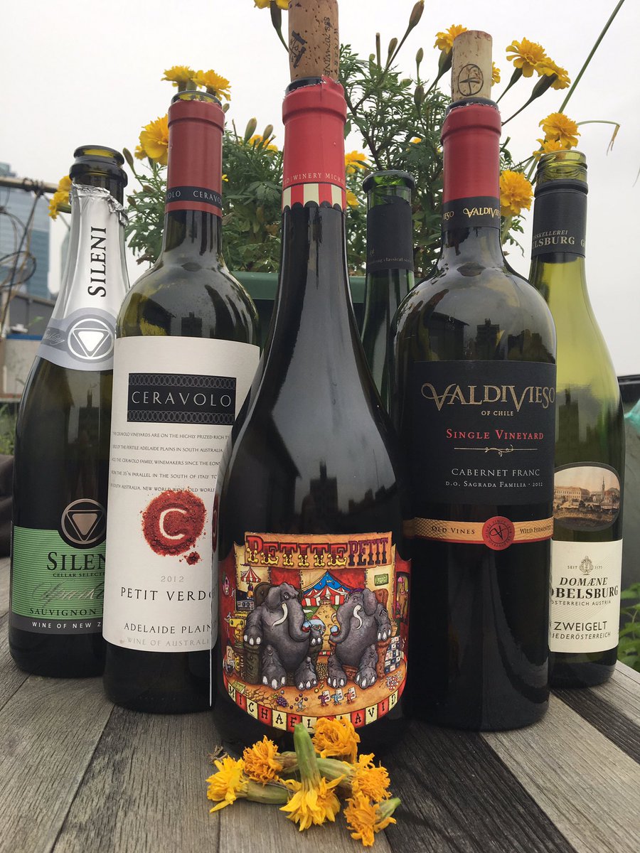 vineworkskorea's tweet photo. Unusual #wine wars!100% petit verdot +petit sirah +cabernet franc with a dash of #zweigelt #seoul #winetasting #vineworks #ν©μ #wineporn https://t.co/aWwpB3KEkj