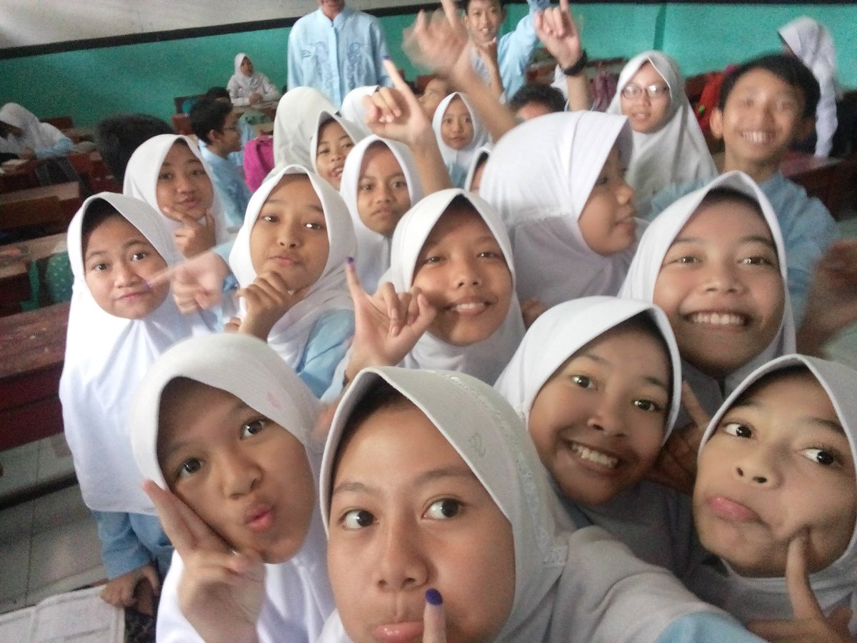 andiendien12's tweet photo. Alhamdulillah acara Get Izzi Get Love dan Pemilu Ketos berlangsung lancar https://t.co/PBOsr41uZR
