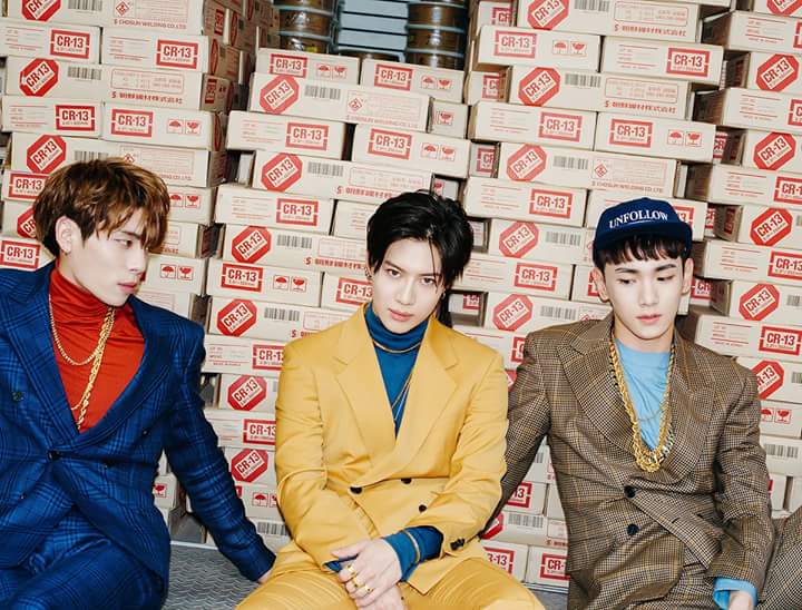 xyuan_'s tweet photo. My oppas are rich af people look at dem gold rings, gold necklace, gold watches and gold specs 👑 #SHINee1of1 #SLAYNee https://t.co/BZEQbsfk6n