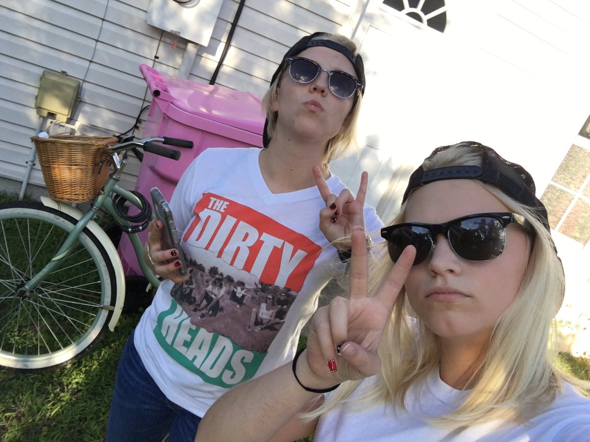 jordyn_work's tweet photo. Happy 21st bday to the raddest sister ever. #skully #juice #2E4 https://t.co/y4cTs8QpyI