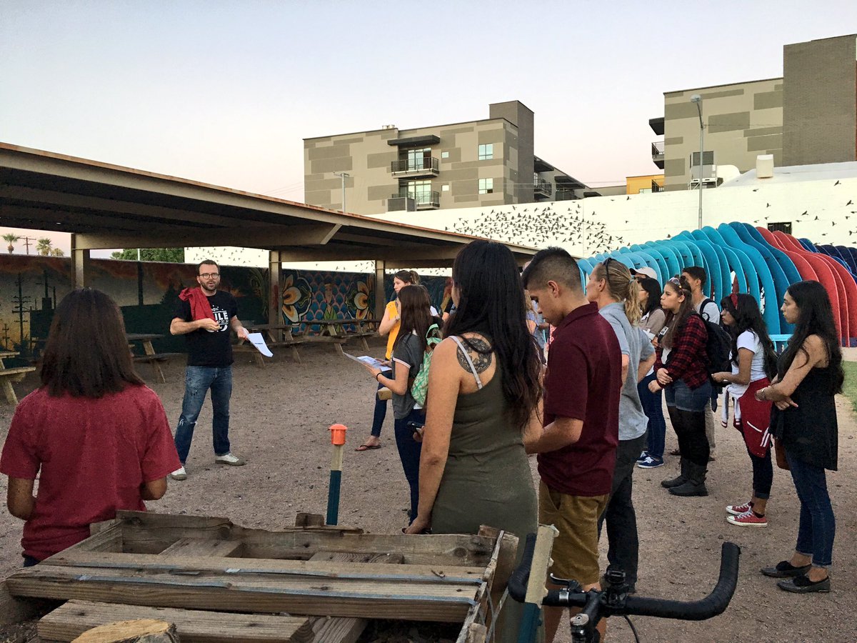 brandis_porter's tweet photo. A fabulous group of volunteers prepping for Saturday's @PHXChileFest. #dtphx #rooseveltrow https://t.co/2cTS9ht2EN