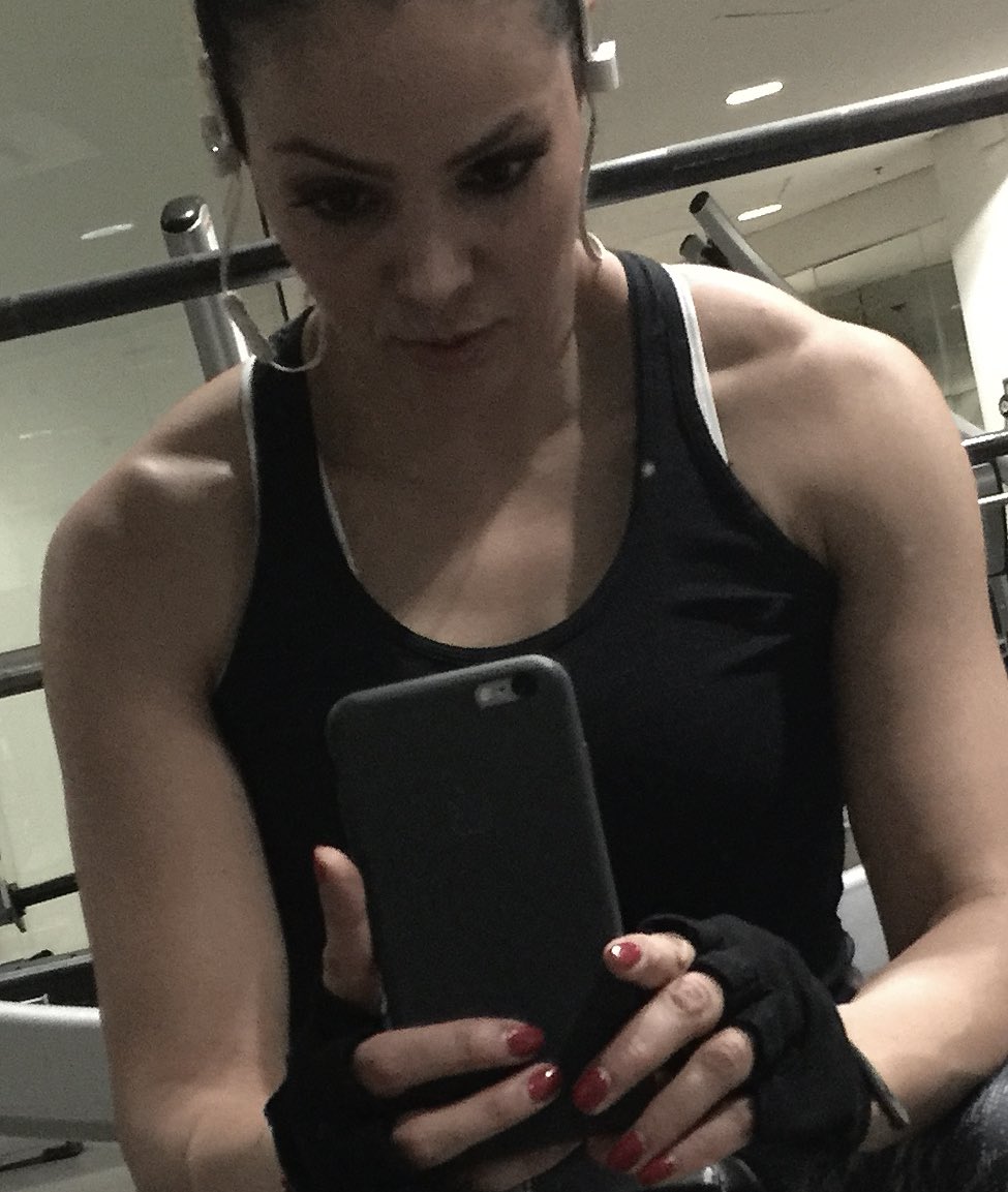 _KarinaAngulo's tweet photo. Por fin hoy pude entrenar!! #LaMasFeliz @ENC_Fitness #MisSuplementos #TrapsDay ๐ https://t.co/HVsBPQzZ44