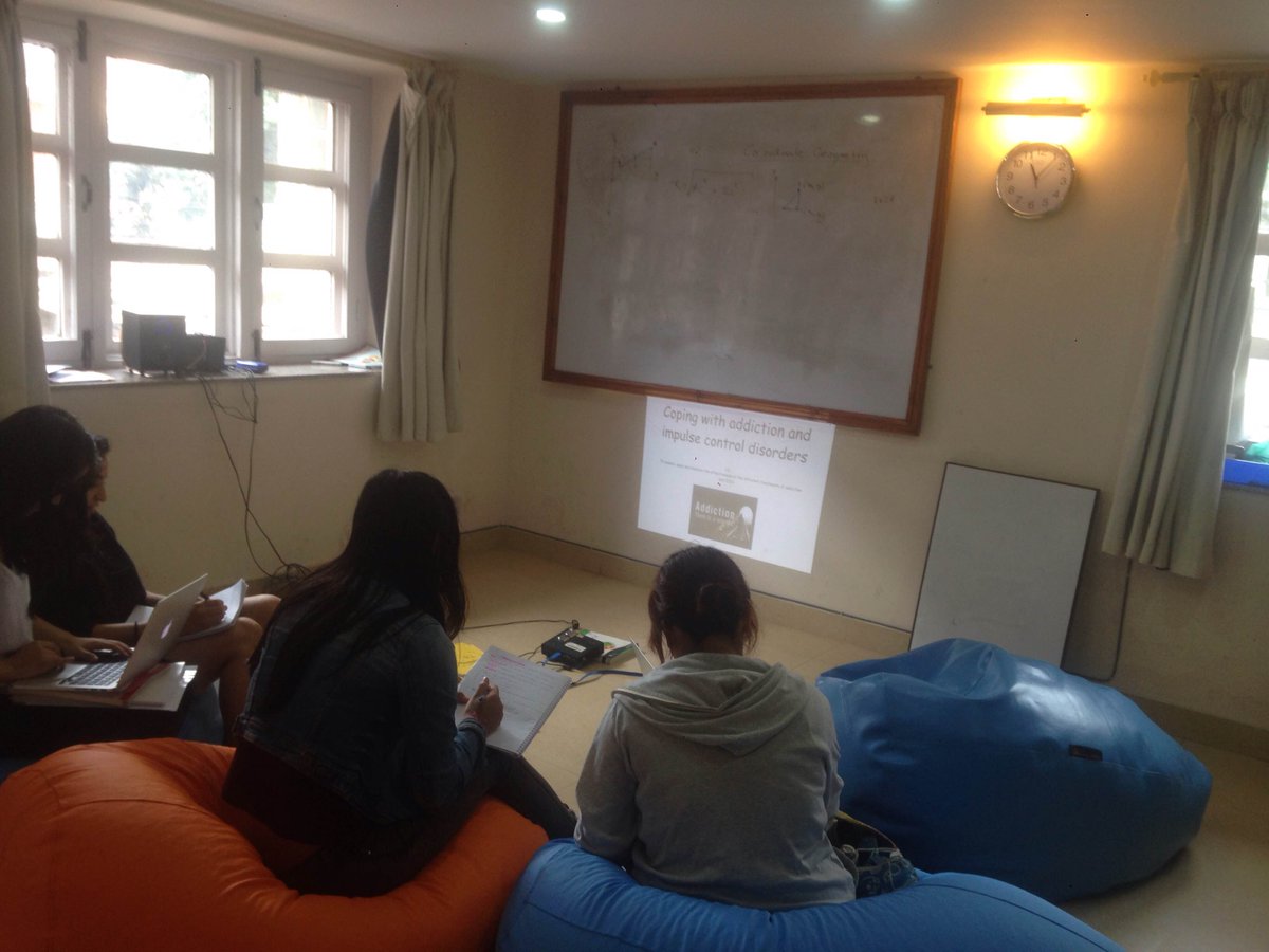 TBSsocialsci's tweet photo. Year 13 Psychology - trying out a new style of learning. Beanbags! https://t.co/T3qO8anhRZ