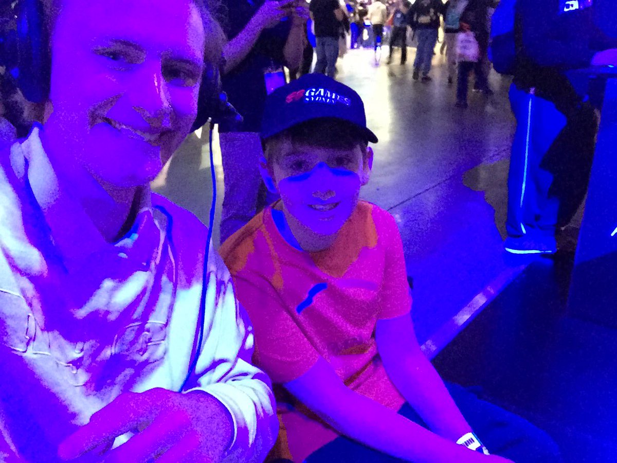 PinkerGeorge's tweet photo. #ownthecouch #settherules @ROCCAT https://t.co/Zal8H5ZLqT