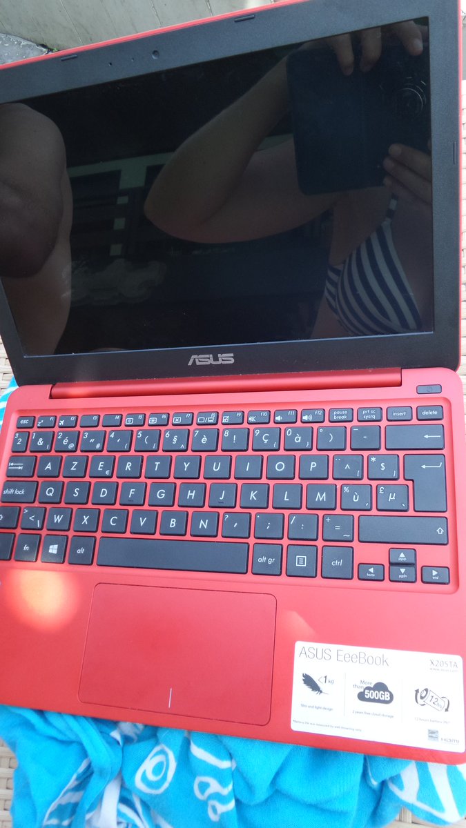 Conso_voice's tweet image. Never buy #EeeBook #Asus worst  computer ever used. Even text treatment not working #computerreview  #ordinateurtest