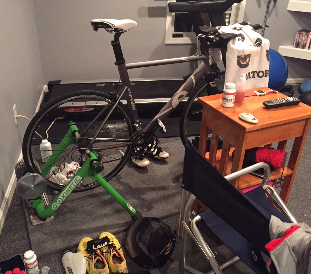 imdrewrichey's tweet photo. Late night spin session...when 10pm is the only slot not booked. 10 days to @IRONMANtri ! #whatittakes #T3 #IMKY https://t.co/KX8uEGgdCc