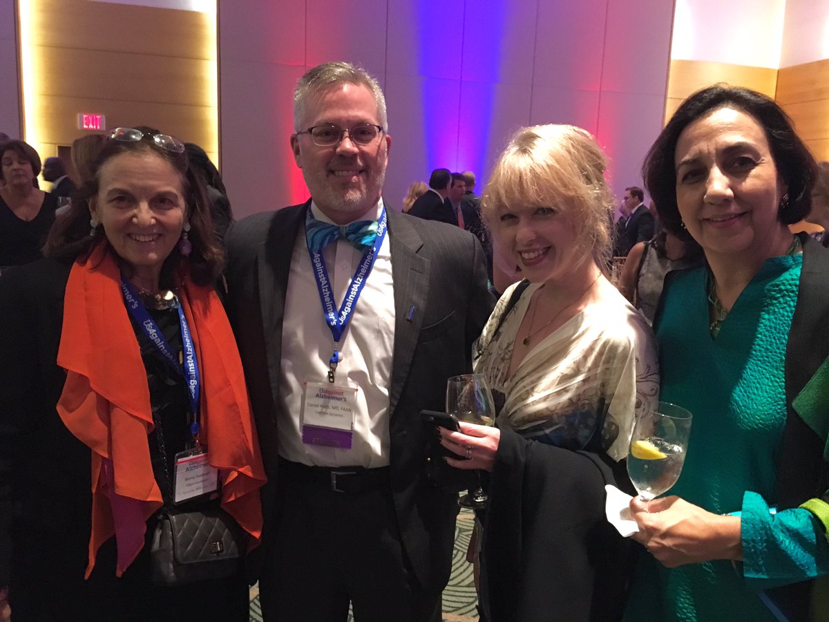 DanielCPotts's tweet photo. @UsAgainstAlz #OutOfTheShadows w/Berna Huebner @IRememberBetter, @AngelCDuncan & Neelum Aggarwal @DoctorADDA #WeWontWait #StopAlzWithAction https://t.co/H13t1tXXoO