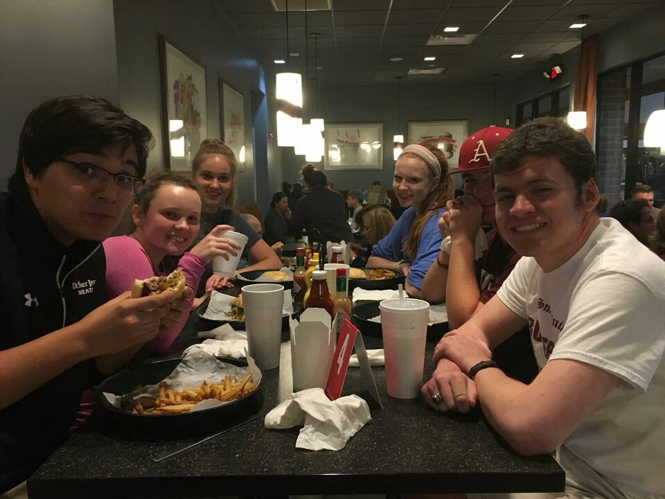 DSJBurger's tweet photo. Faculty and students alike love a good burger! What a great second outing. The year ahead looks very promising! #BurgerOn https://t.co/OKpE39pXXU
