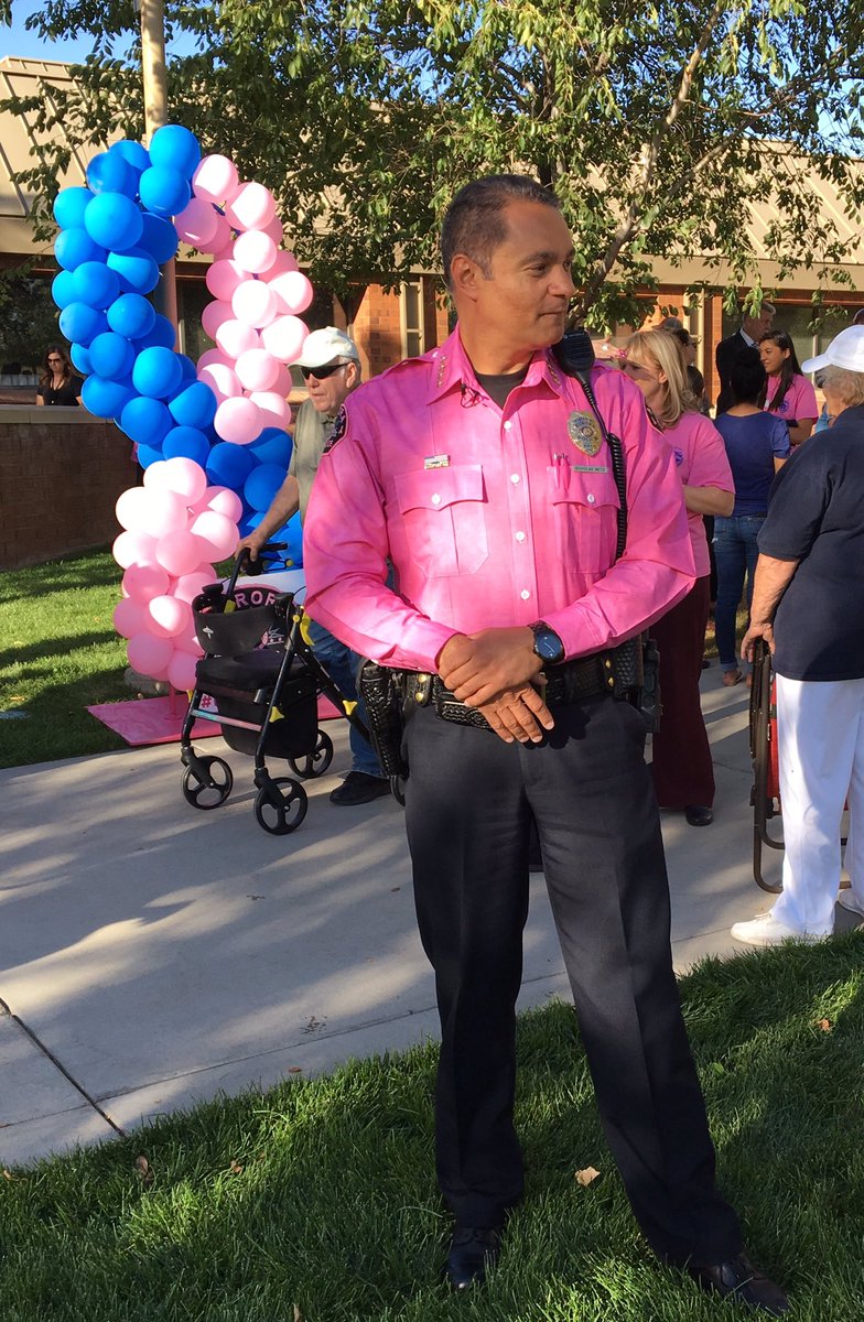 AuroraPD's tweet image. #BlueGoesPink Real men wear pink! Chief Metz wearing his special uniform shirt today for the Breast Cancer Awareness Ribbon formation today.