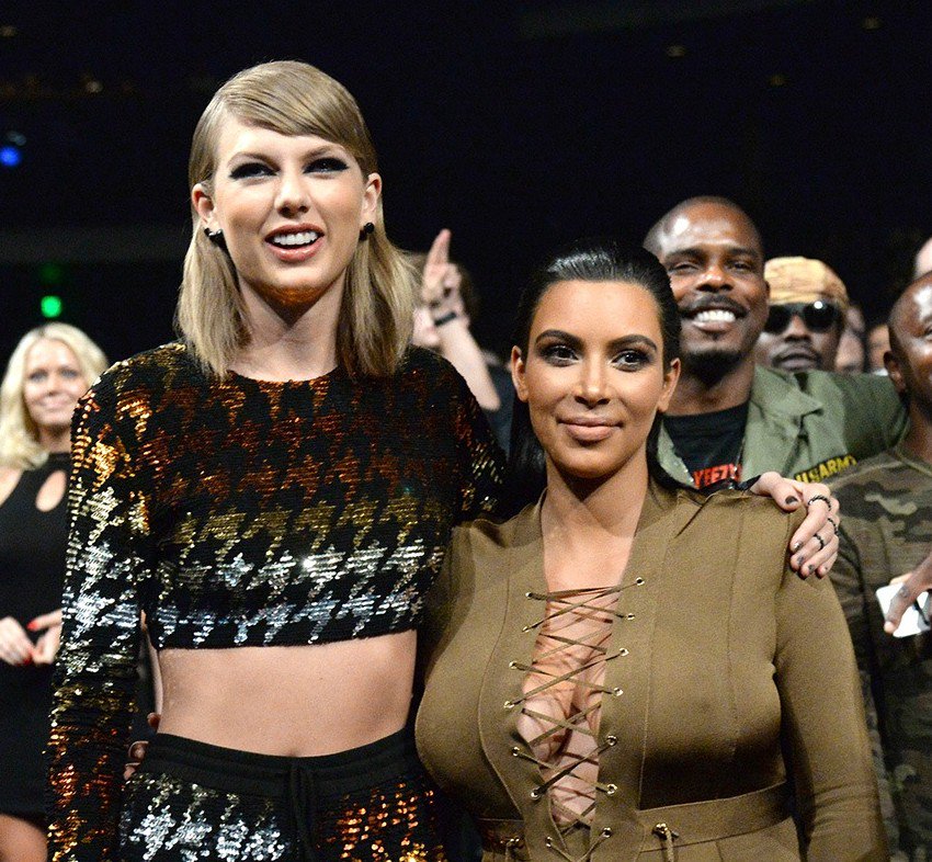 stickwithgirls's tweet photo. #KimKardashian 'โอยนี่เราจำเป็นต้องคุยเรื่อง Taylor Swift จริงๆหรอ? ปล่อยมันผ่านไปเถอะ ฉันไม่อยากพูดเรื่องเธออีกแล้ว'

-บางส่วนจาก Billboard https://t.co/cCHO3z9dqZ