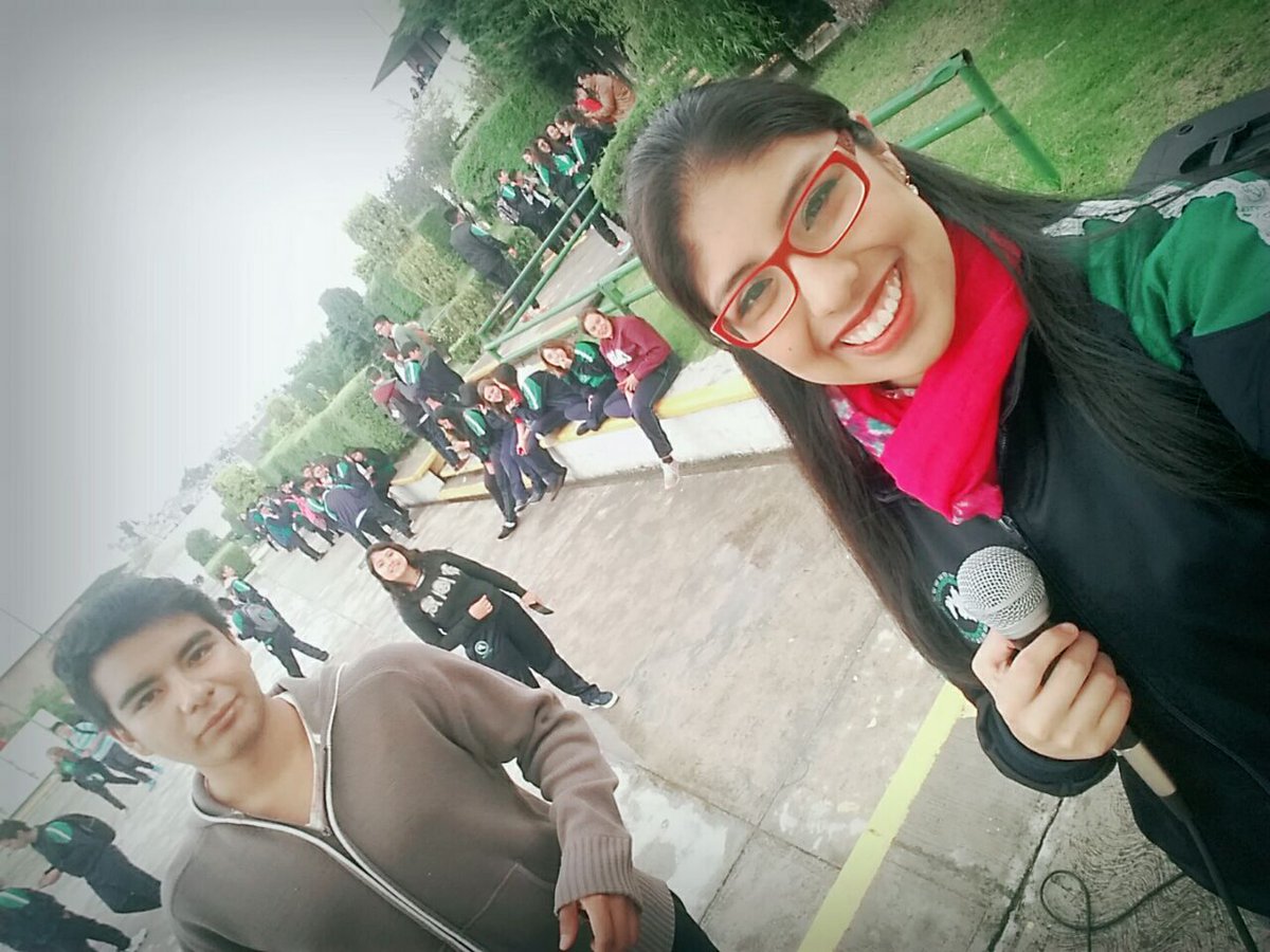 cm_andyy's tweet photo. Dinámicas en radio Cecytem acerca de la violencia en el noviazgo 🙌😃👫👭👬
#SoyNR1
#SomosNR1
#SomosCecytem
#RadioCecytem https://t.co/aa6ysoqzQ1