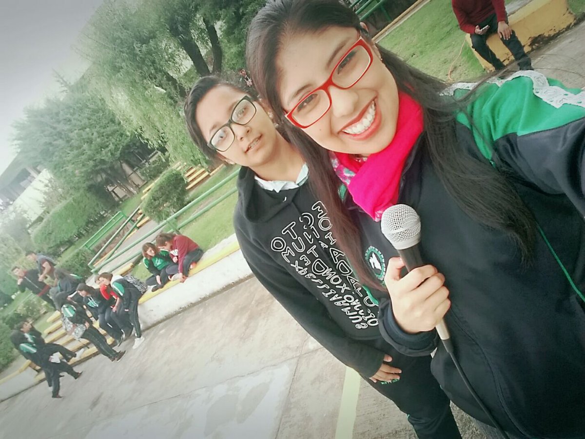 cm_andyy's tweet photo. Dinámicas en radio Cecytem acerca de la violencia en el noviazgo 🙌😃👫👭👬
#SoyNR1
#SomosNR1
#SomosCecytem
#RadioCecytem https://t.co/aa6ysoqzQ1