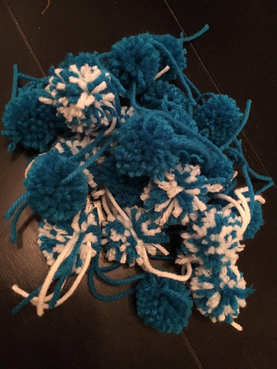 KristiForce's tweet photo. Made some #PomPomProgress while catching up on some TV but now it's time for bed 😴 #DFCrafts #DF16ready https://t.co/pMxArsHyoU