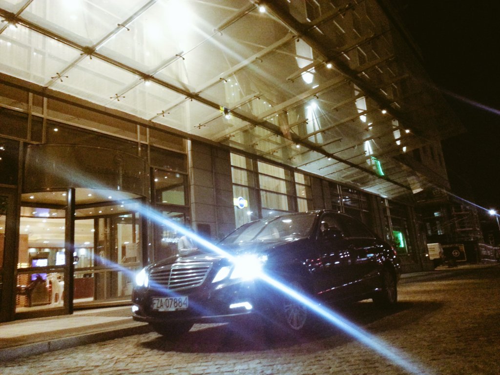 VipRidePoland's tweet photo. Night transfer to hotel Sheraton***** in Poznań.
#luxurytravel #flughafentransfer #businessclass #businesstravel https://t.co/kREjEtGLsn