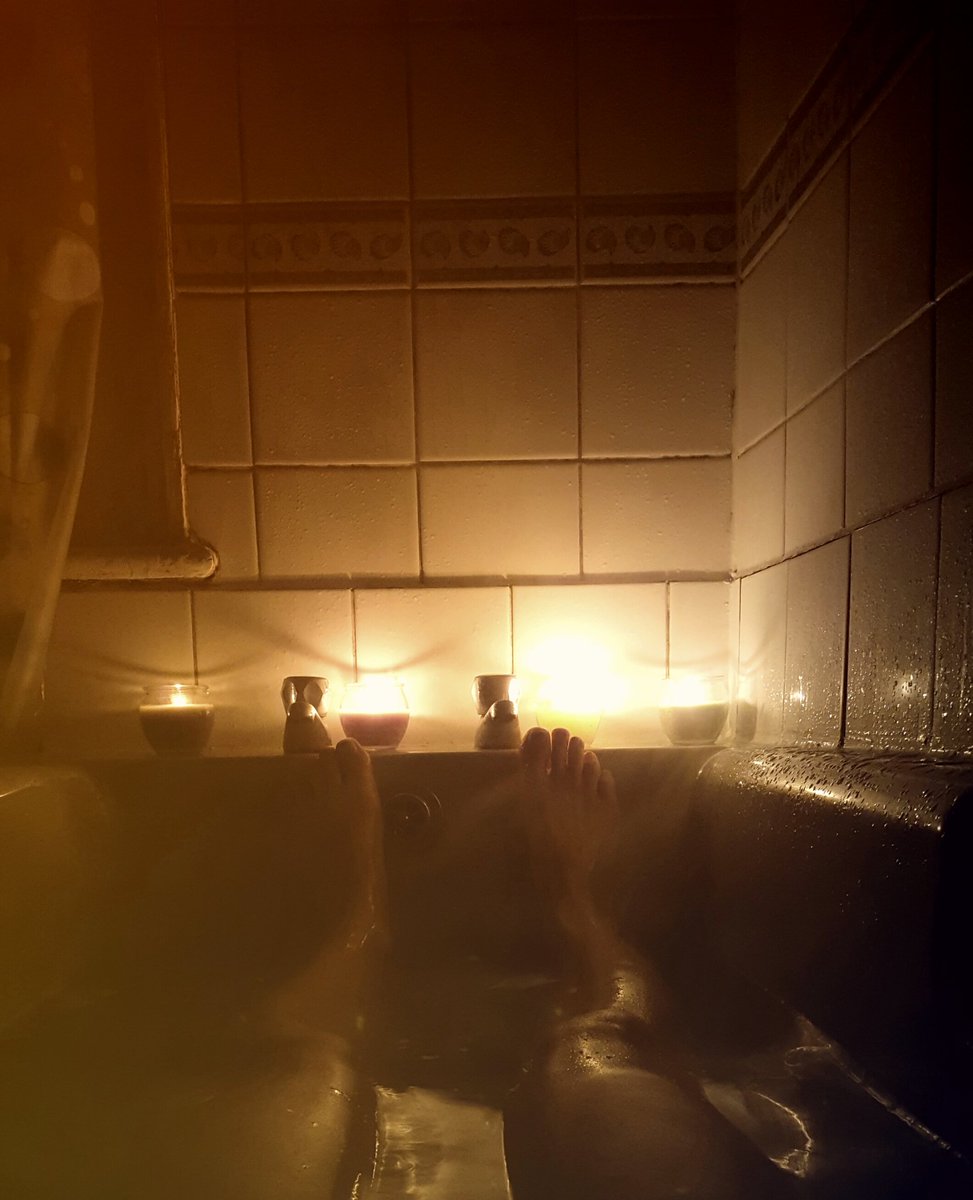 NaomiJayneC's tweet photo. Nothing beats a bath xx
#bathtime #candals #relax https://t.co/fqjK5eyvQm